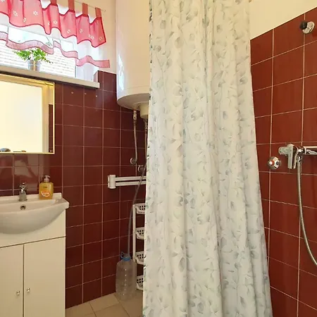 In 38068 بيت للعطل *